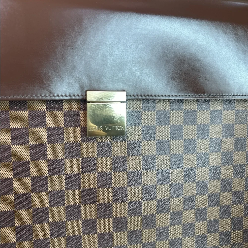 Louis Vuitton sophisticated louis