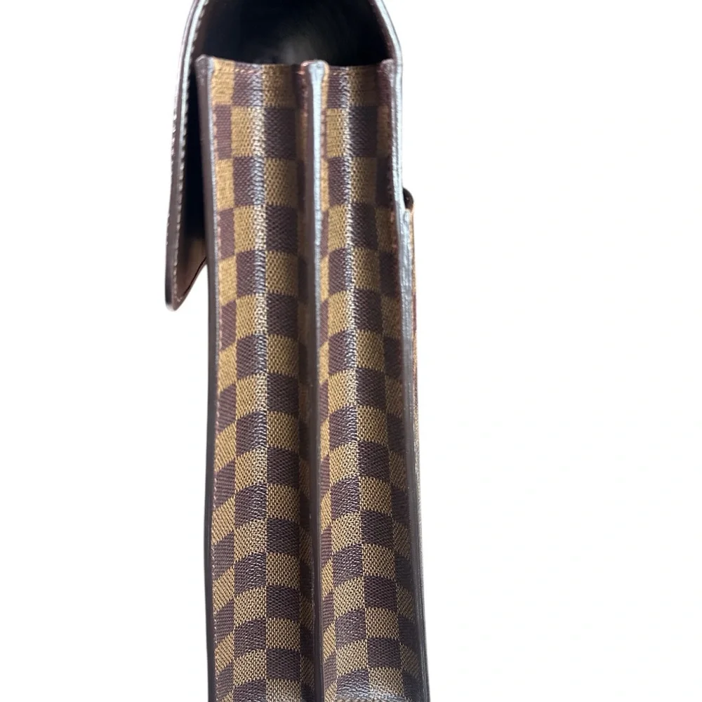 Louis Vuitton sophisticated louis
