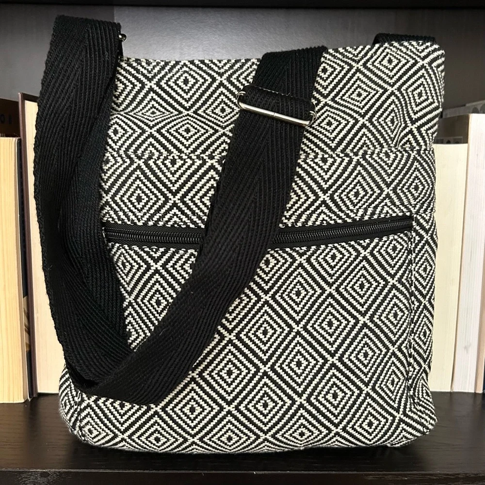 Thirty-One: Black and White Geometric Patterned Crossbody Bag