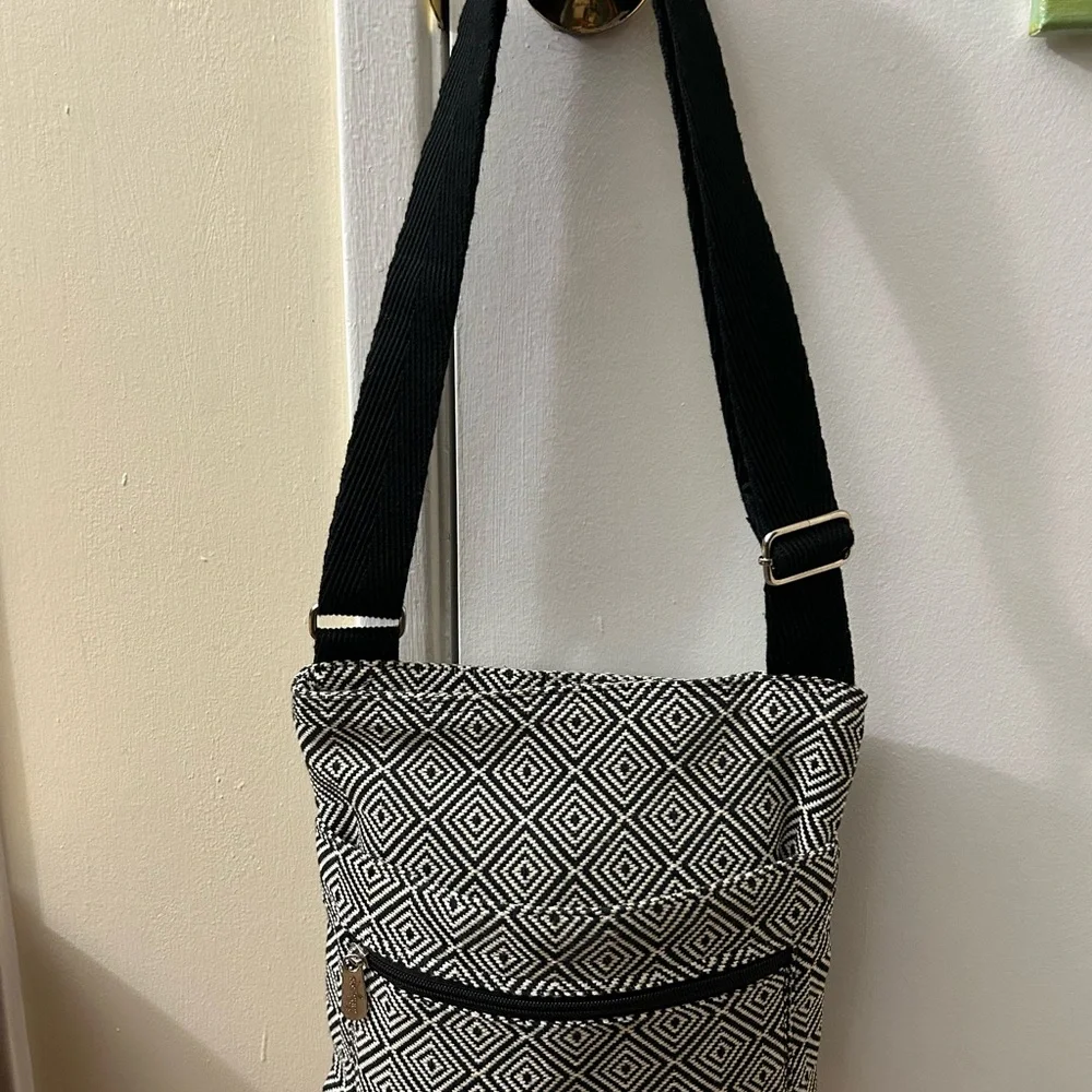Thirty-One: Black and White Geometric Patterned Crossbody Bag