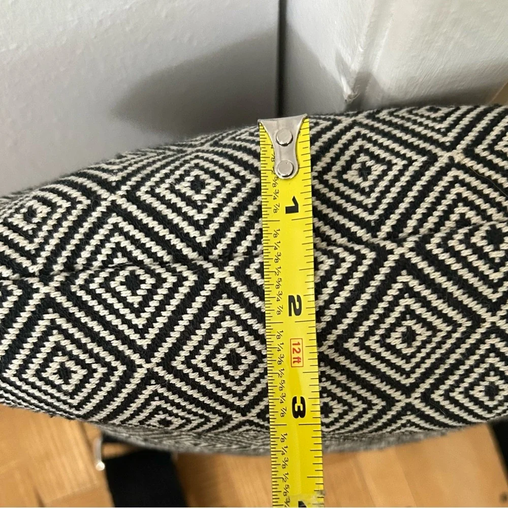 Thirty-One: Black and White Geometric Patterned Crossbody Bag