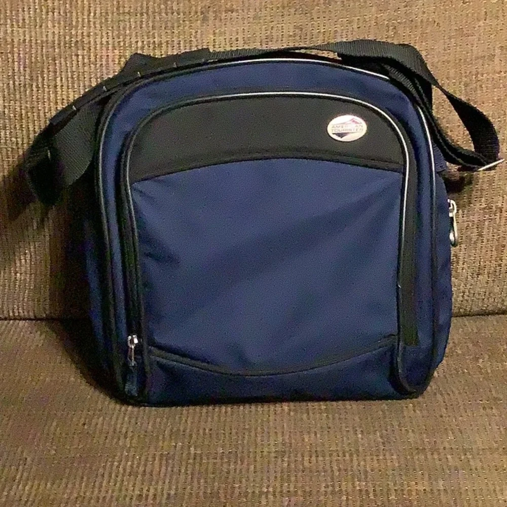 American Tourister Navy collapsible duffle bag