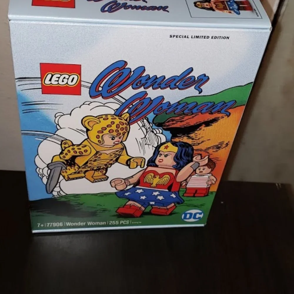 SEALED - LEGO DC Wonder Woman 77906 Comic Con