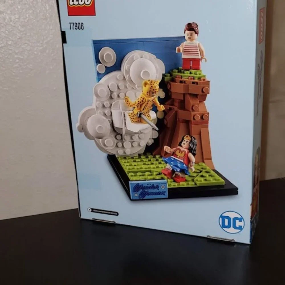SEALED - LEGO DC Wonder Woman 77906 Comic Con