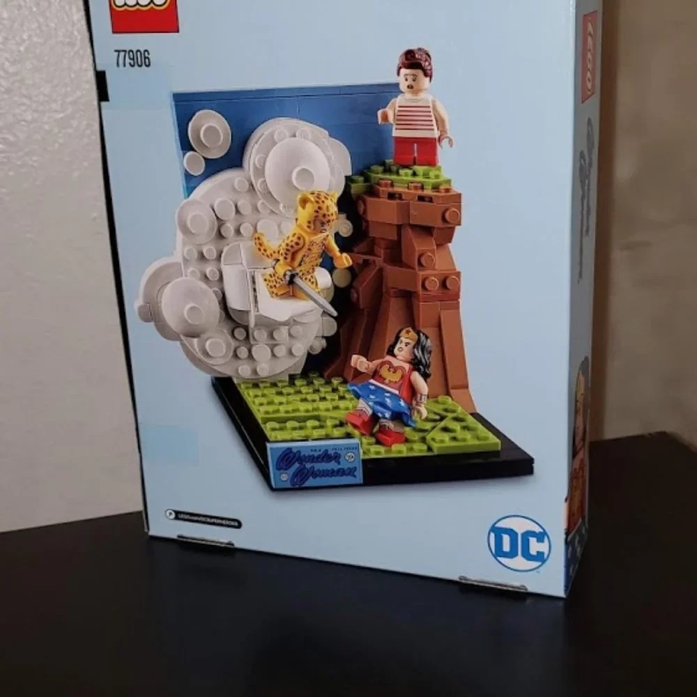 SEALED - LEGO DC Wonder Woman 77906 Comic Con