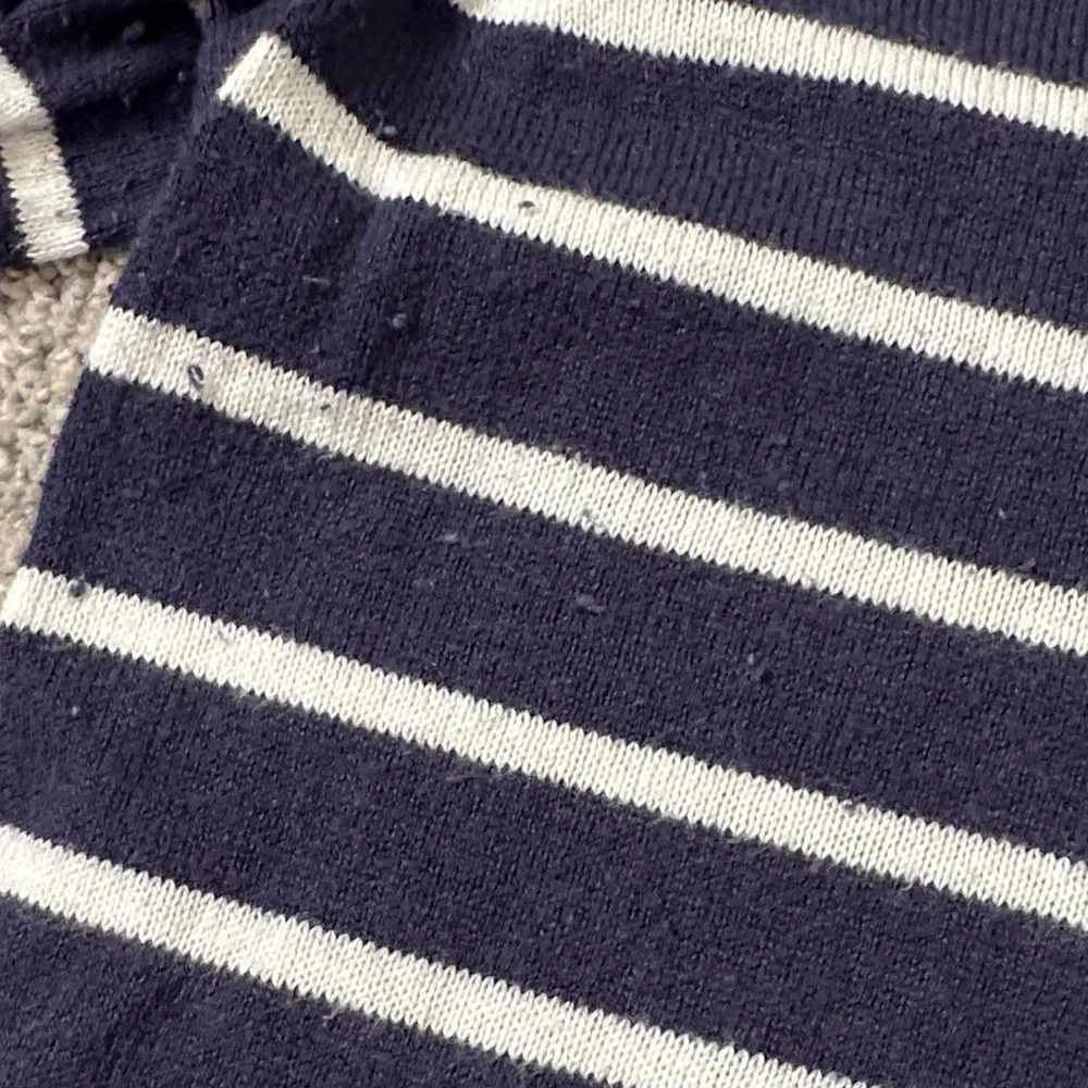 Old Navy Navy and White Striped V-Neck Sweater Size Large