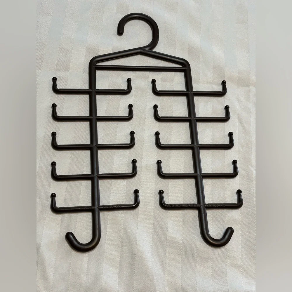 Brown Plastic Tie Hanger (Good Condition)