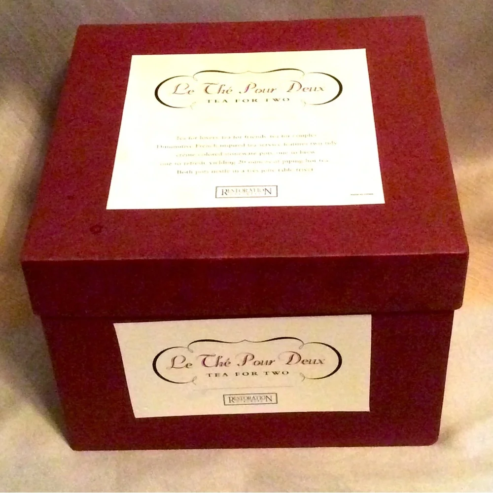 Restoration Hardware le pour duex tea for two 2 in original box 2001