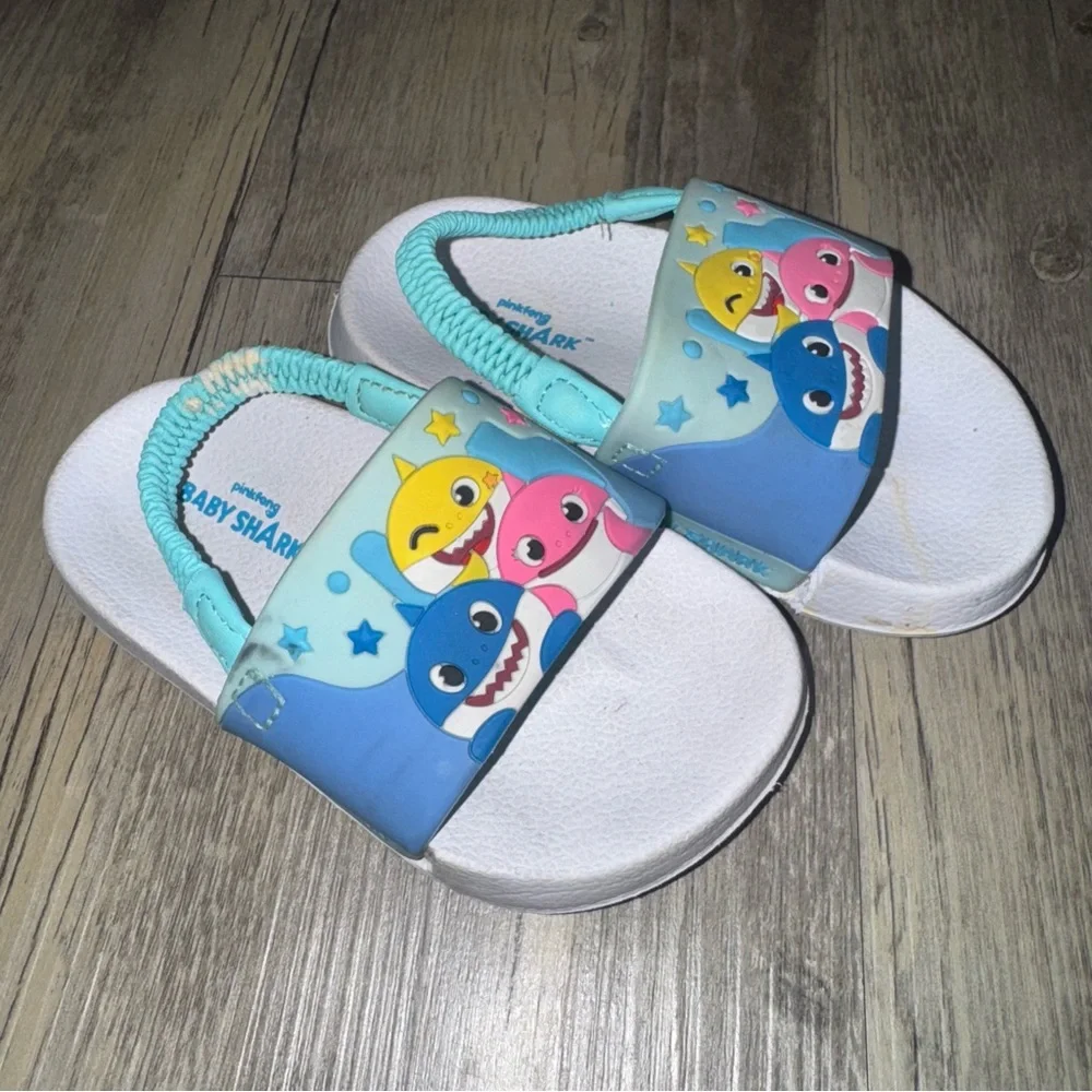 ☀️6/$20☀️ Baby Shark Kids Slide Sandals