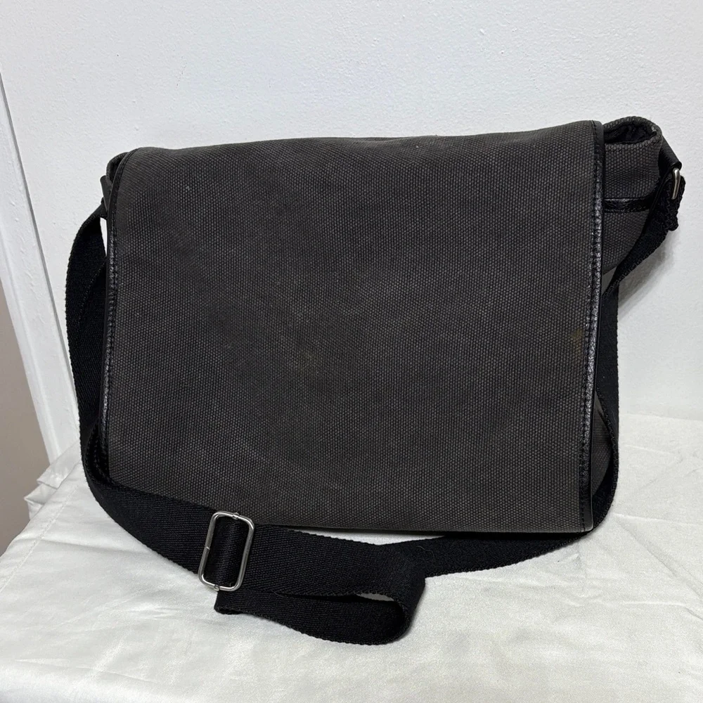 LEVENGER MESSENGER/Laptop Crossbody Bag in Grey/black canvas with leather trim