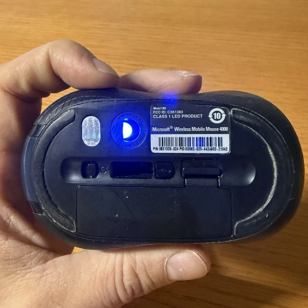 Microsoft Wireless Mobile Mouse 4000 Model 1383 USB 4-way Scroll Wheel NO DONGLE