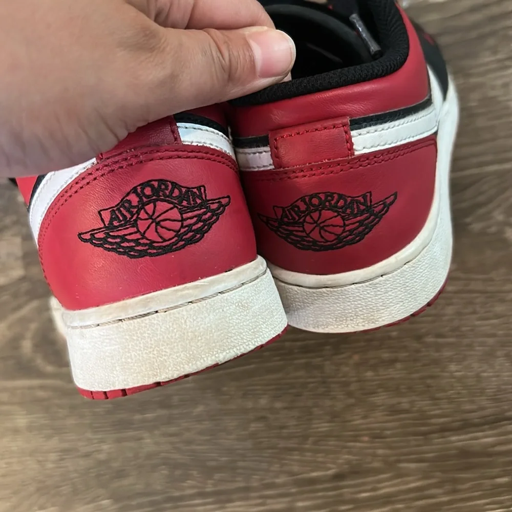 Nike Black and Red Sneakers High-Top Leather 5.5