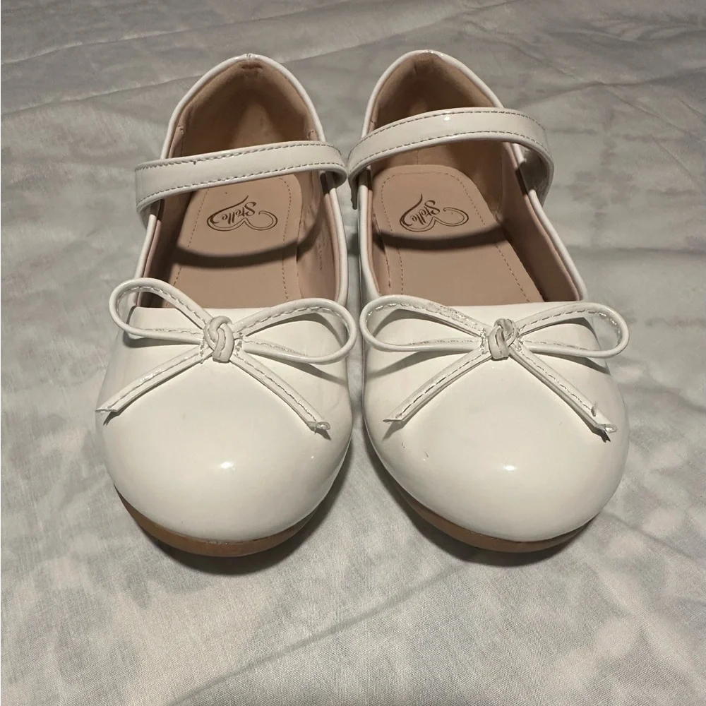 Stelle charming white