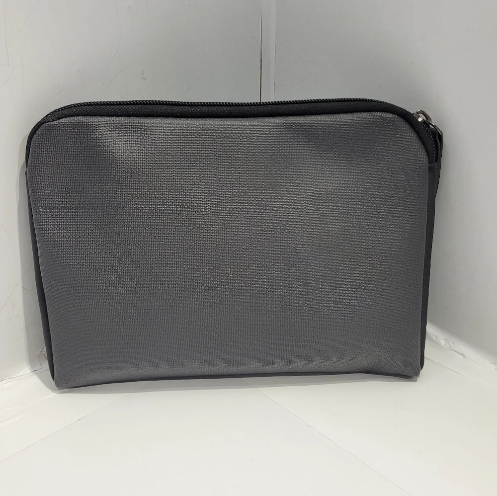 TUMI DELTA GREY VINYL CANVAS ZIP TOP SMALL MAKE UP COSMETIC TOILETRY TRAVEL BAG