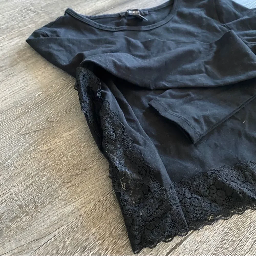 Nwot Lace accent crop top
