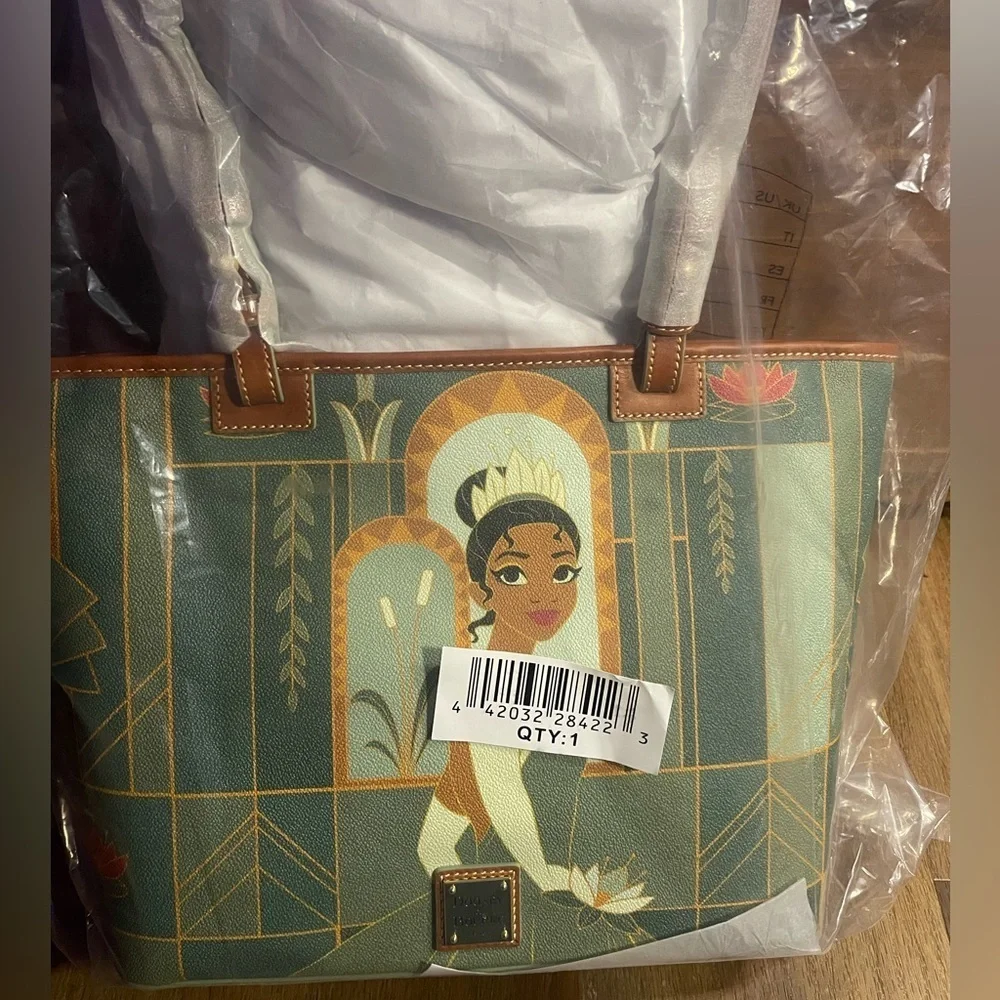 Dooney & Bourke nwt sealed