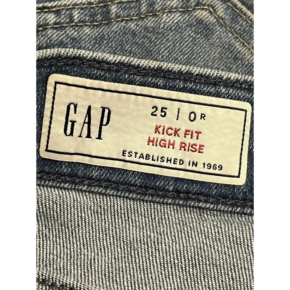 GAP womens kick