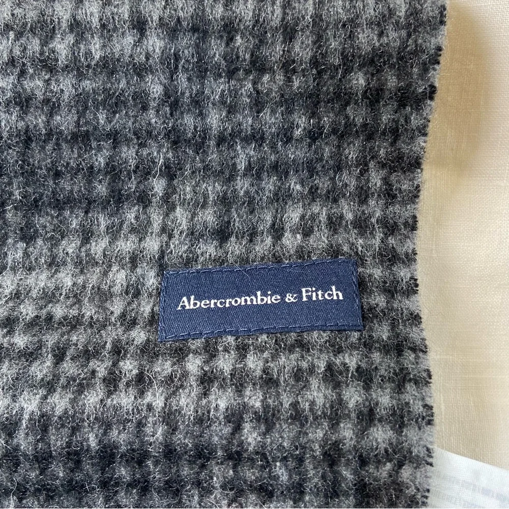 Abercrombie & Fitch grey euc black