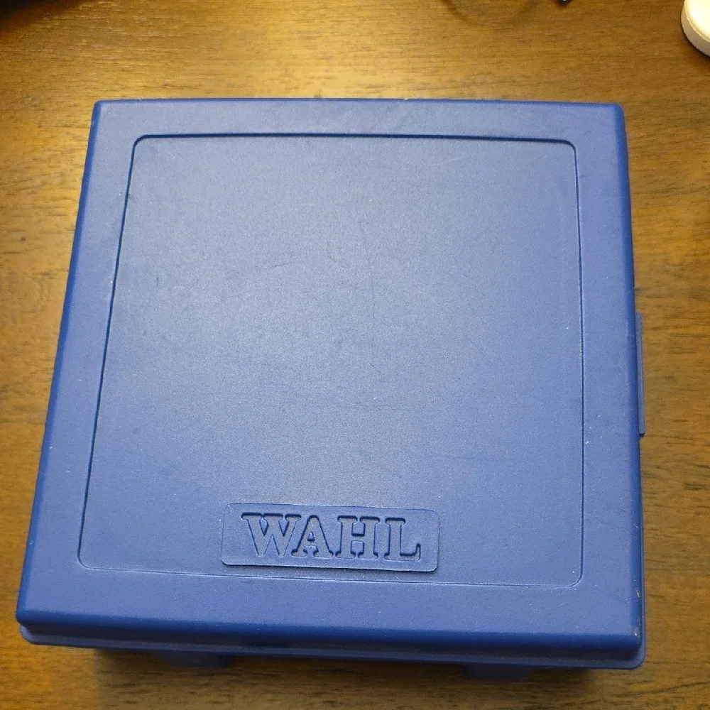 Wahl Blue and Yellow Grooming Tool