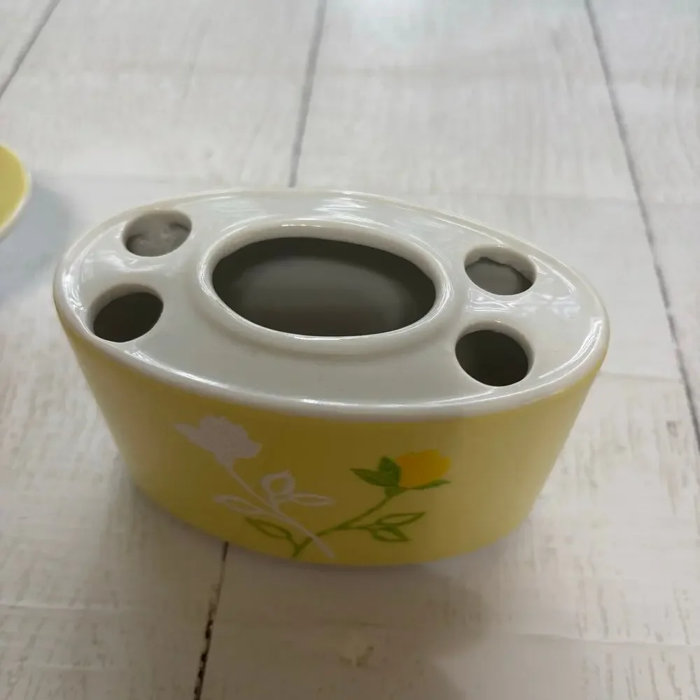 None and/or Unknown porcelain rose