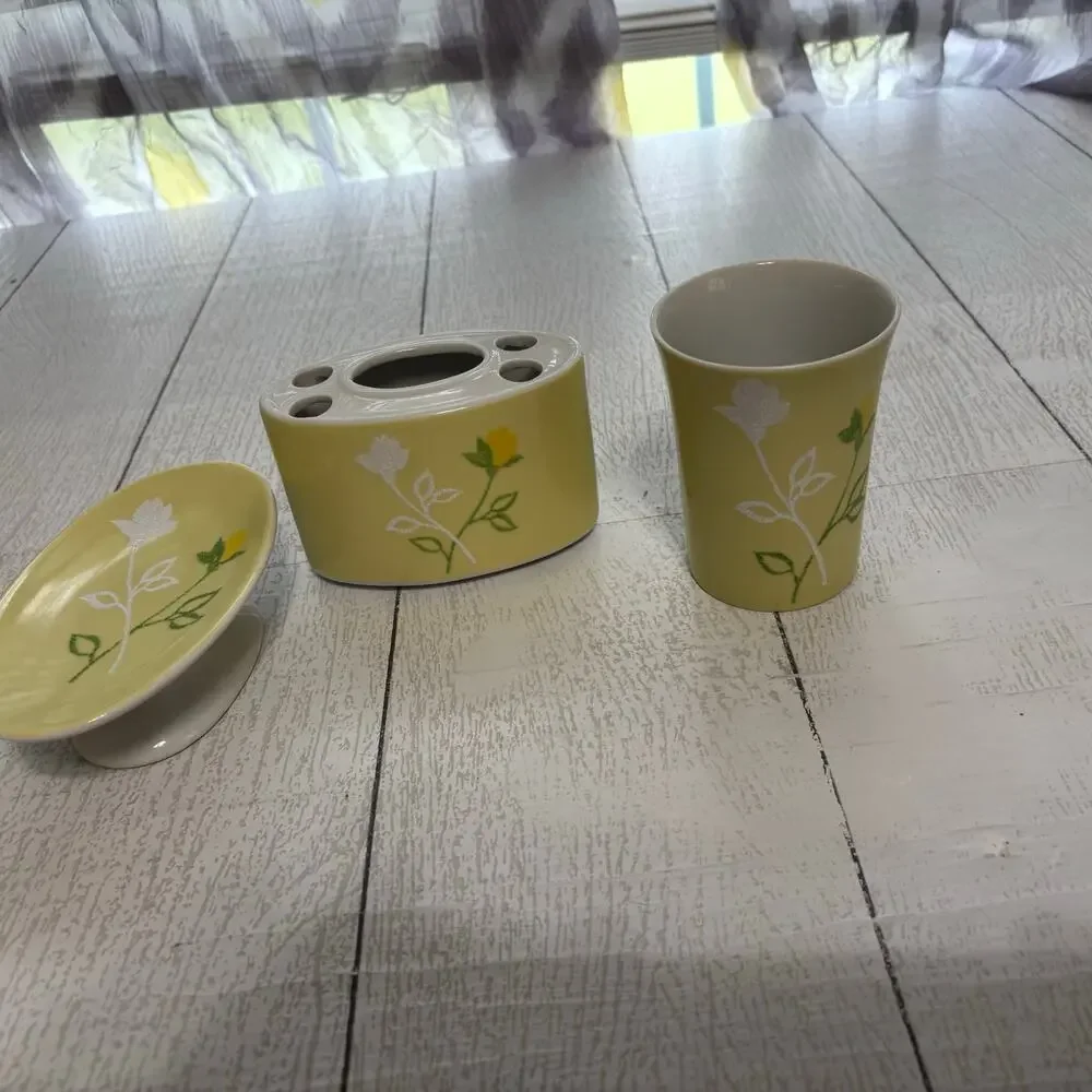 Porcelain Rose Bathroom Accessory 3 Piece Set