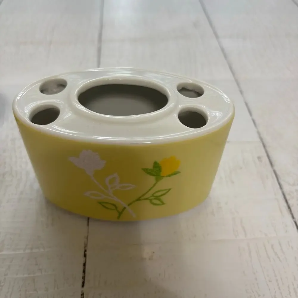 None and/or Unknown porcelain rose
