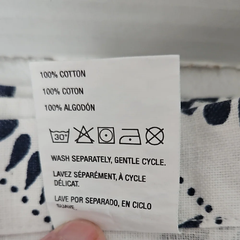Crate&Barrel Navy Blue White Kiran Medallion Cotton Placemats (2) & Napkins (4)