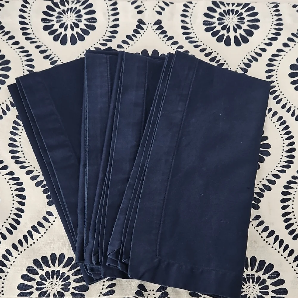 Crate&Barrel Navy Blue White Kiran Medallion Cotton Placemats (2) & Napkins (4)