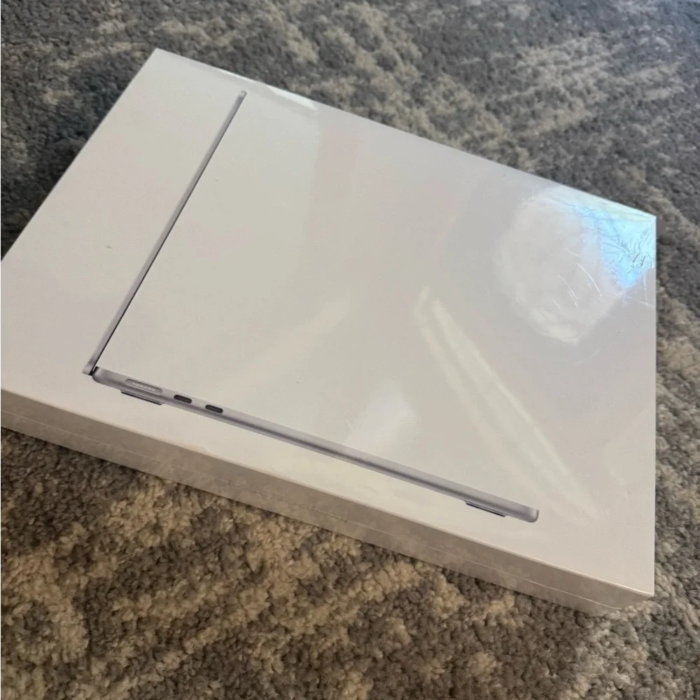 Apple MacBook Air Packaging in White