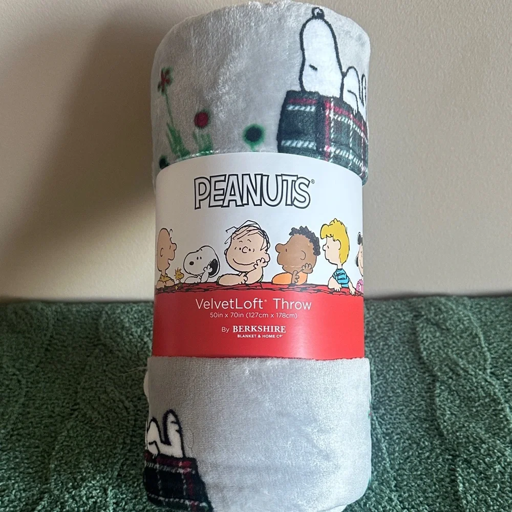 Berkshire Peanuts VelvetLoft Throw Blanket Snoopy Christmas Plaid Gray NEW!