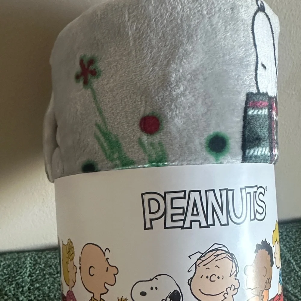 Berkshire Peanuts VelvetLoft Throw Blanket Snoopy Christmas Plaid Gray NEW!