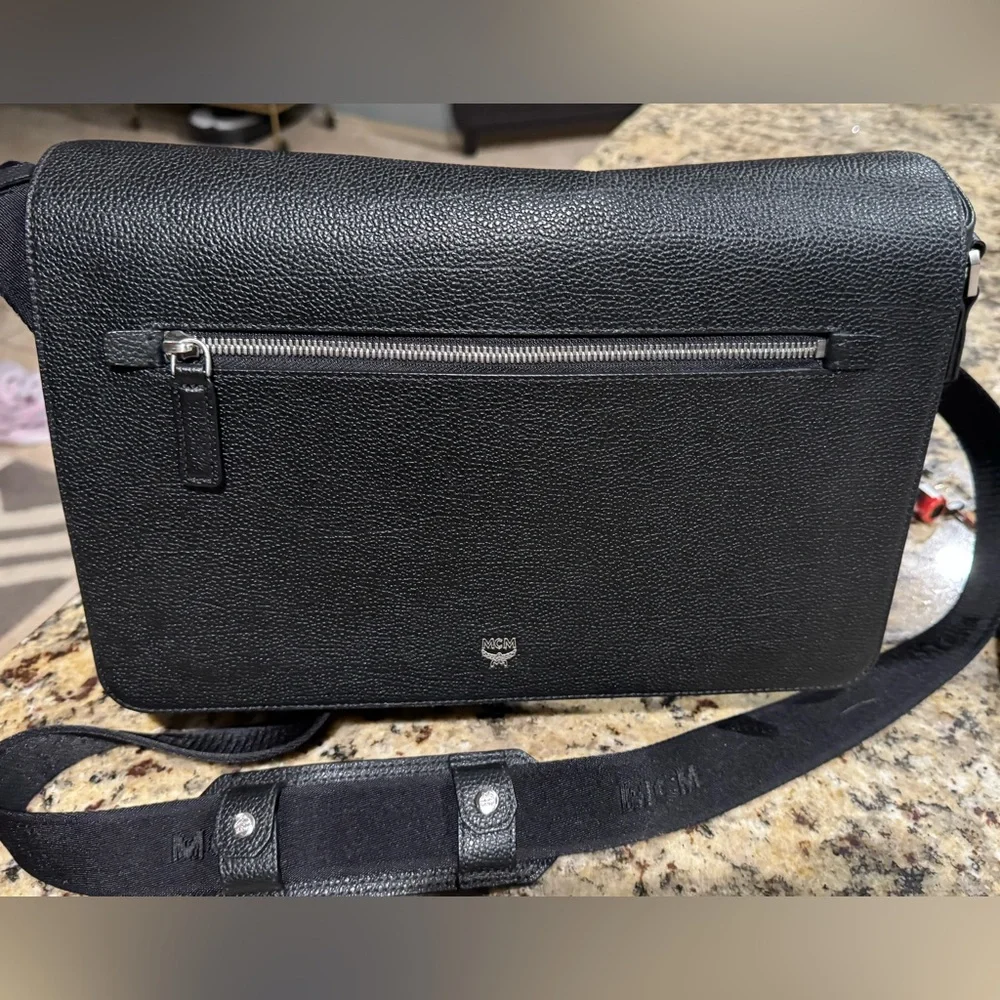 MCM sophisticated piece