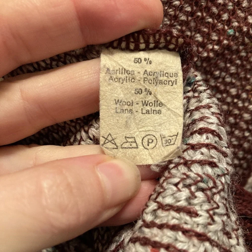 Urban Renewal NWT Wool Blend Pullover S/M Sweater Deer Bow Hunter Motif Rust Red