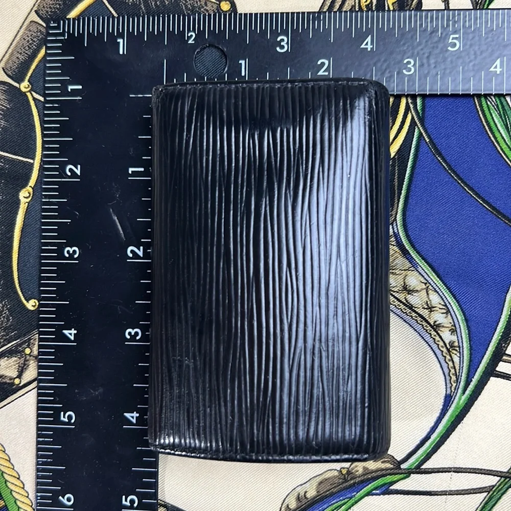 Louis Vuitton auth lv