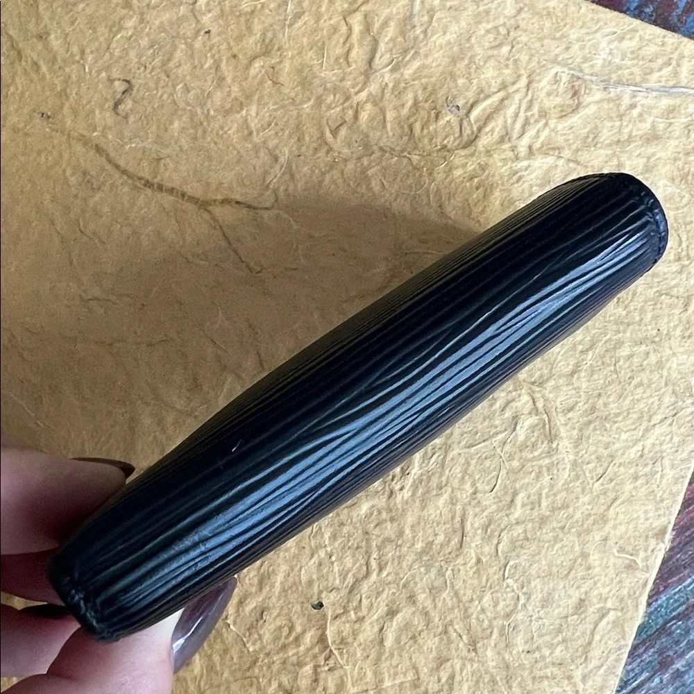 Louis Vuitton auth lv