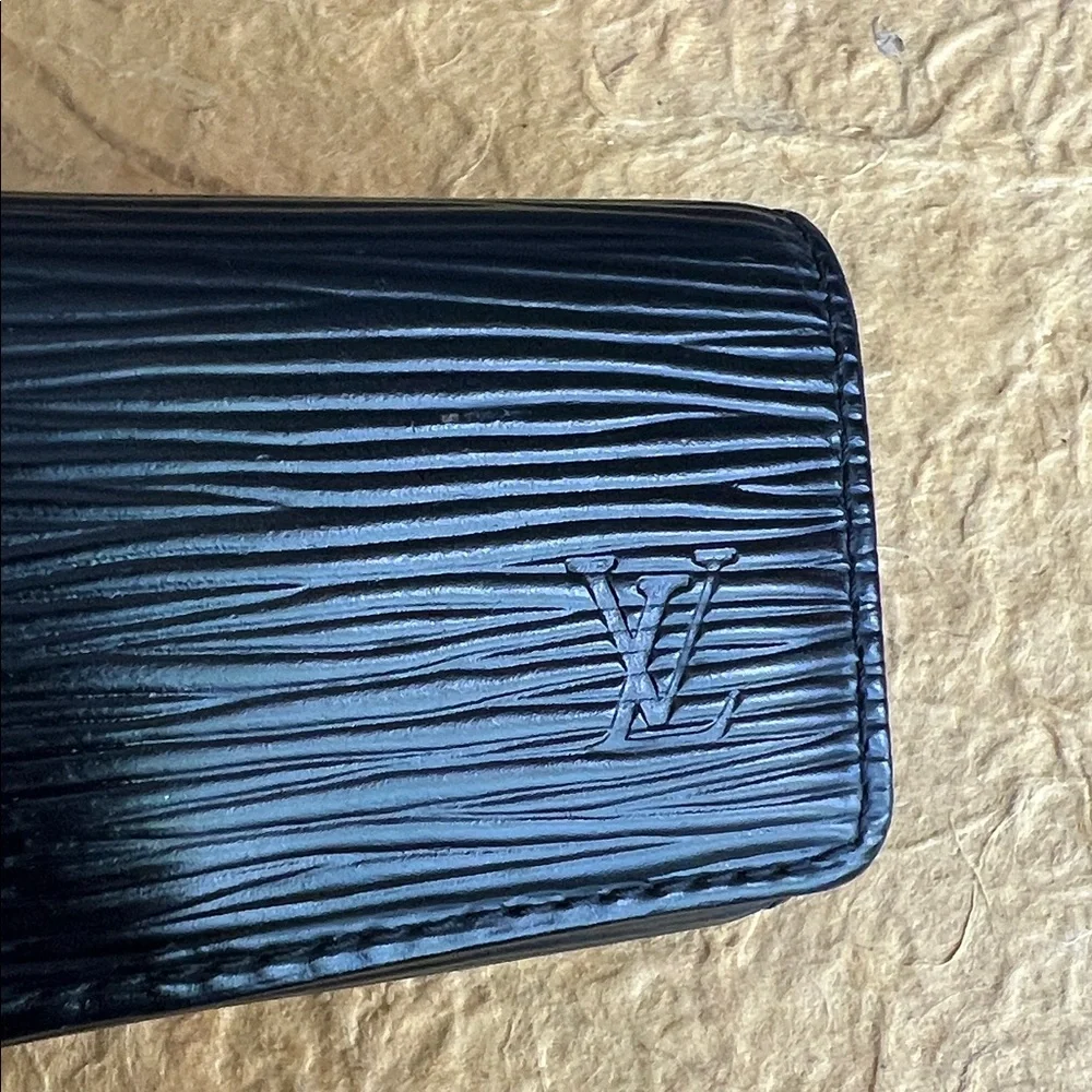Louis Vuitton auth lv