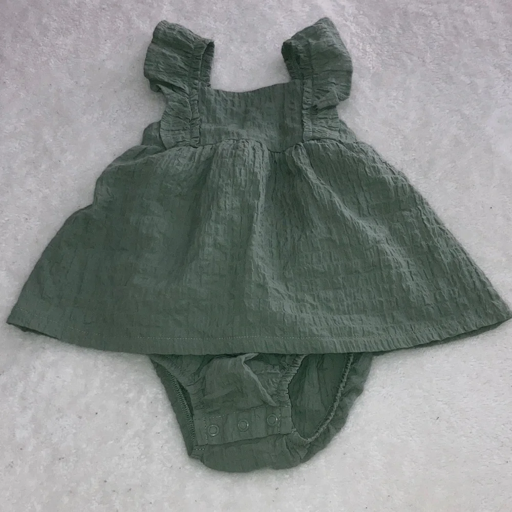 #56. 🆕 NWOT - Carter’s Just One You - Green Ruffled Baby Dress
