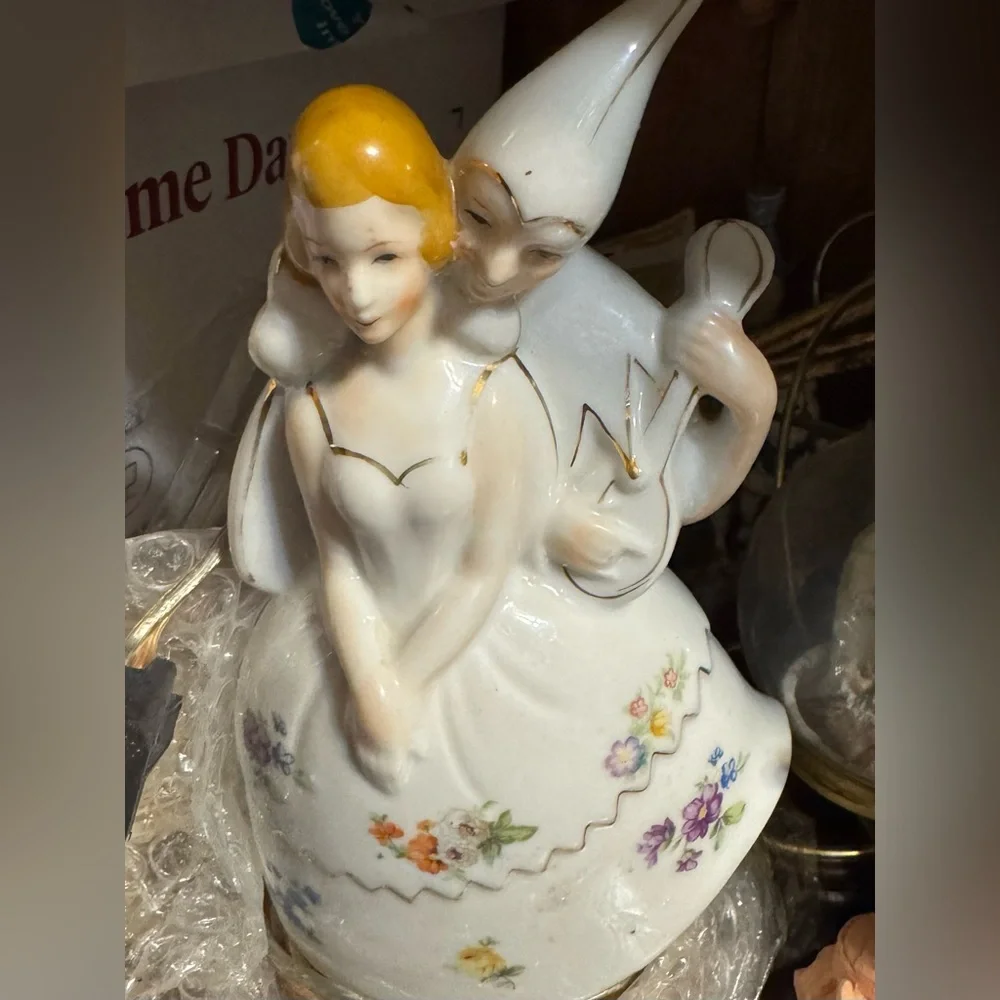 Vintage oil diffuser. Plug in