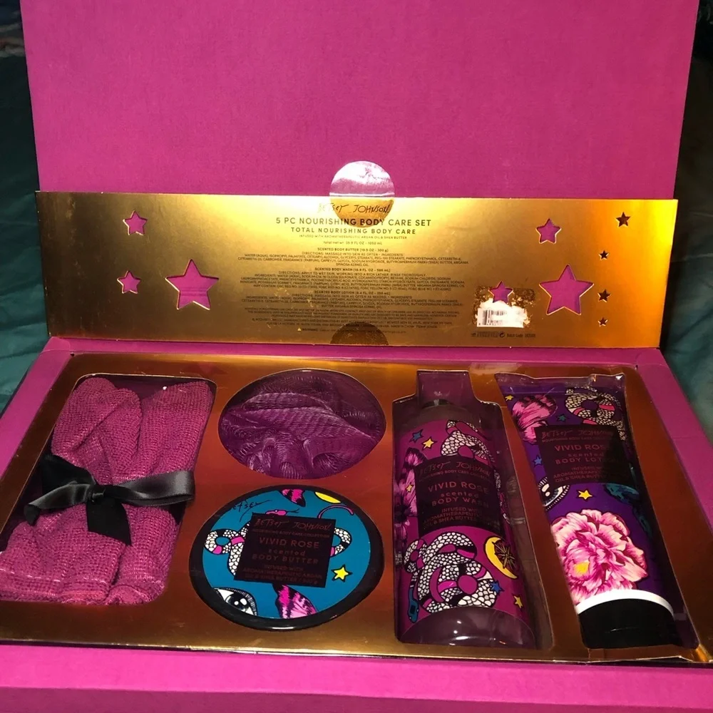 Betsey Johnson experience vibrant