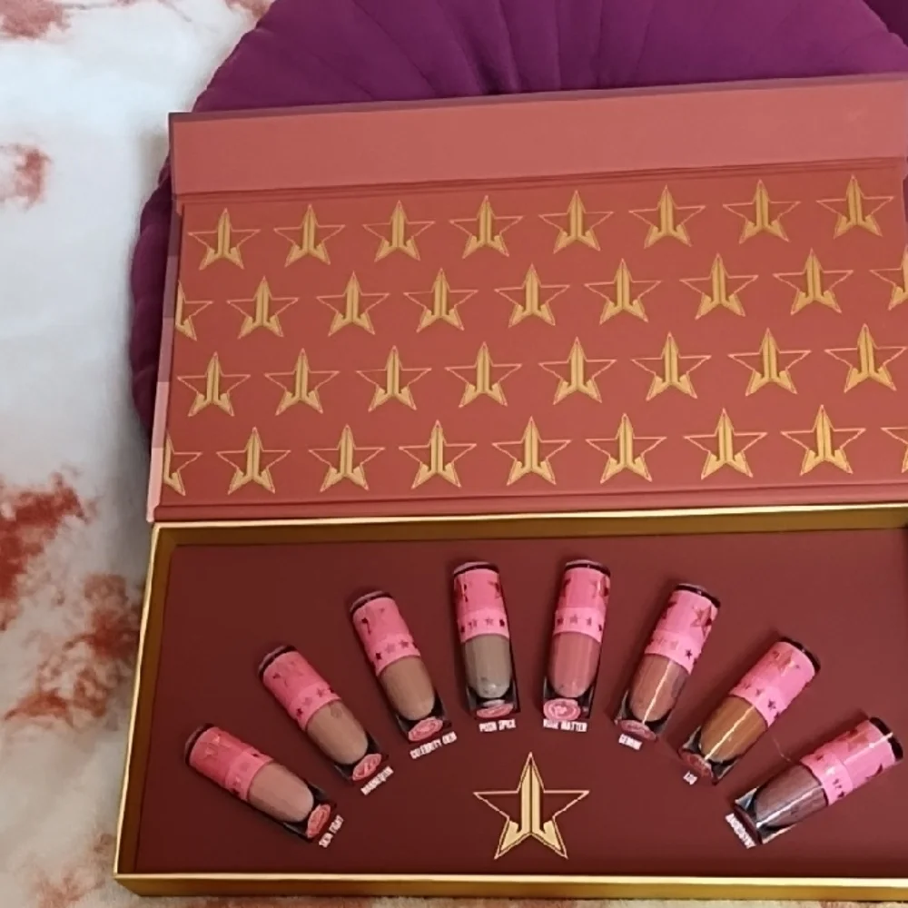 Jeffree Star elegant boxes