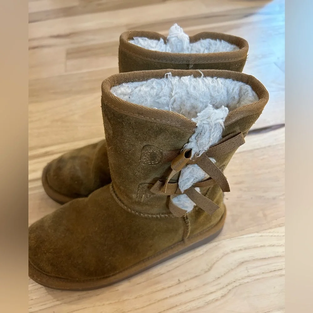 Kookaburra by uggs size 1 big girl