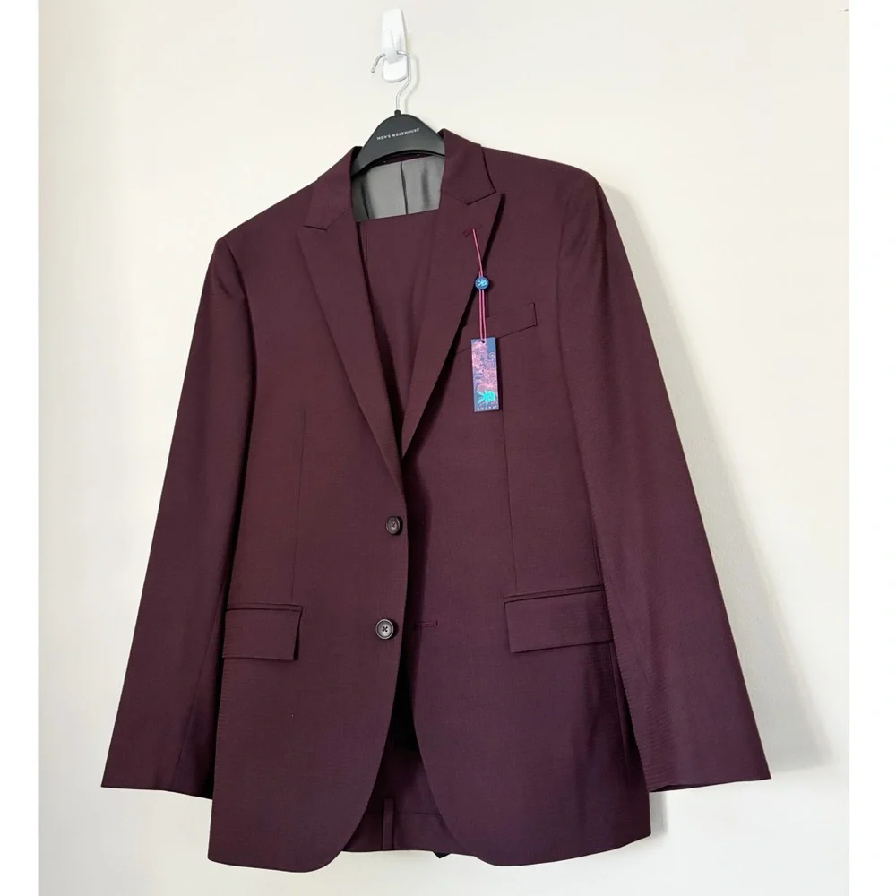 Egara Wine Houndstooth Tailored Slim Fit Suit