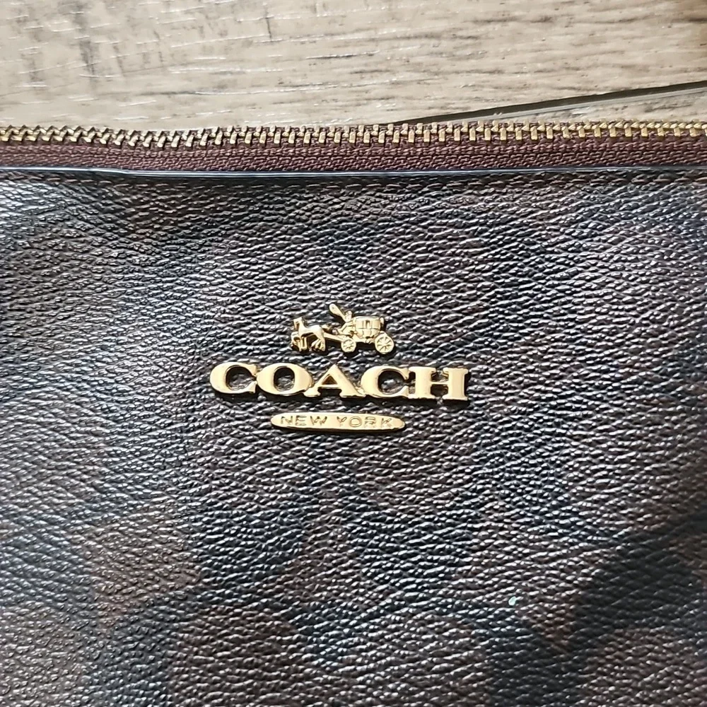 Coach this signature