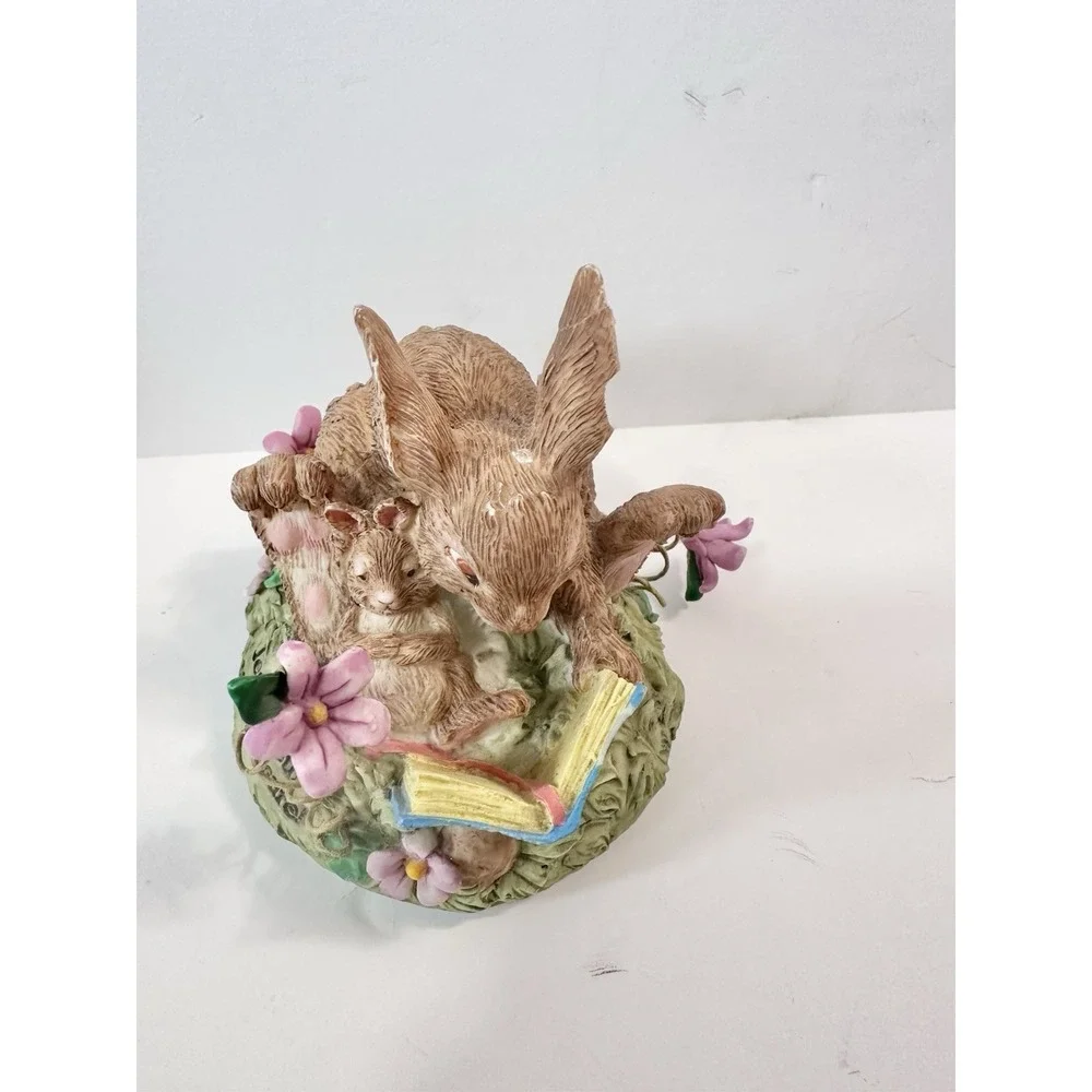 Enesco paws praise