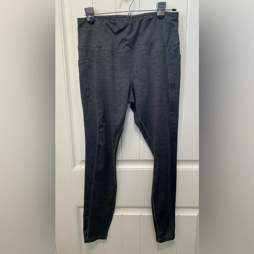 Avia grey leggings with leg pockets. Size Large. Made with recycled polyester