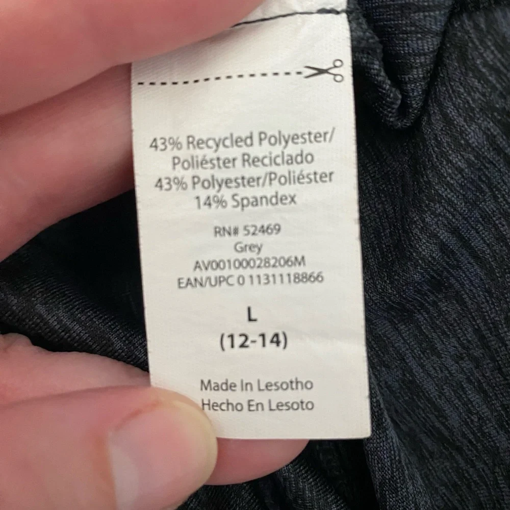 Avia grey leggings with leg pockets. Size Large. Made with recycled polyester