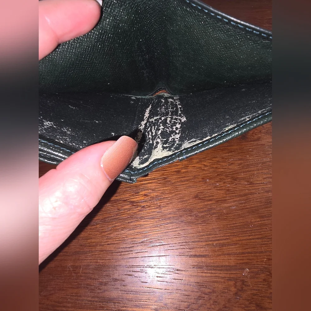 Louis Vuitton home wallet same