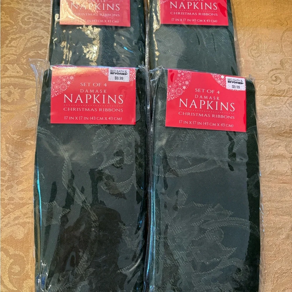 Bed Bath & Beyond style napkins table