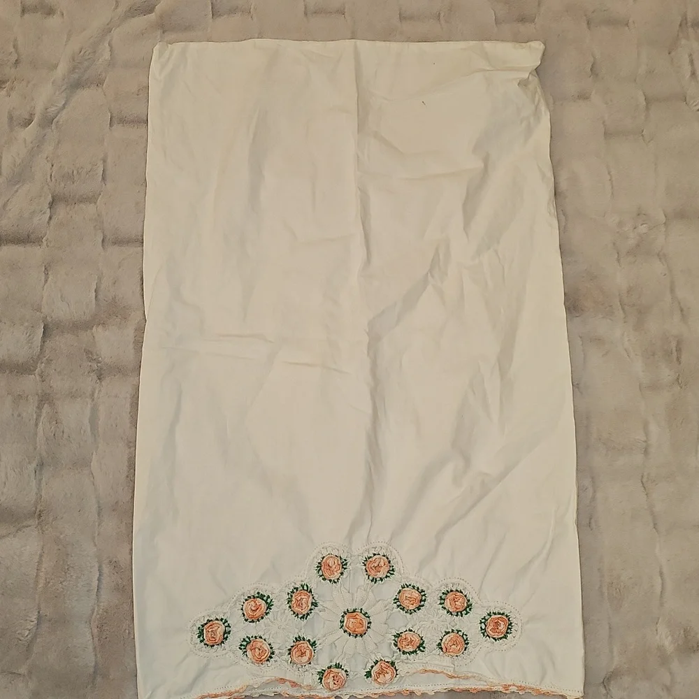Vintage Hand Crocheted and Embroidered Peach Rose Rosette Scalloped Pillow Case
