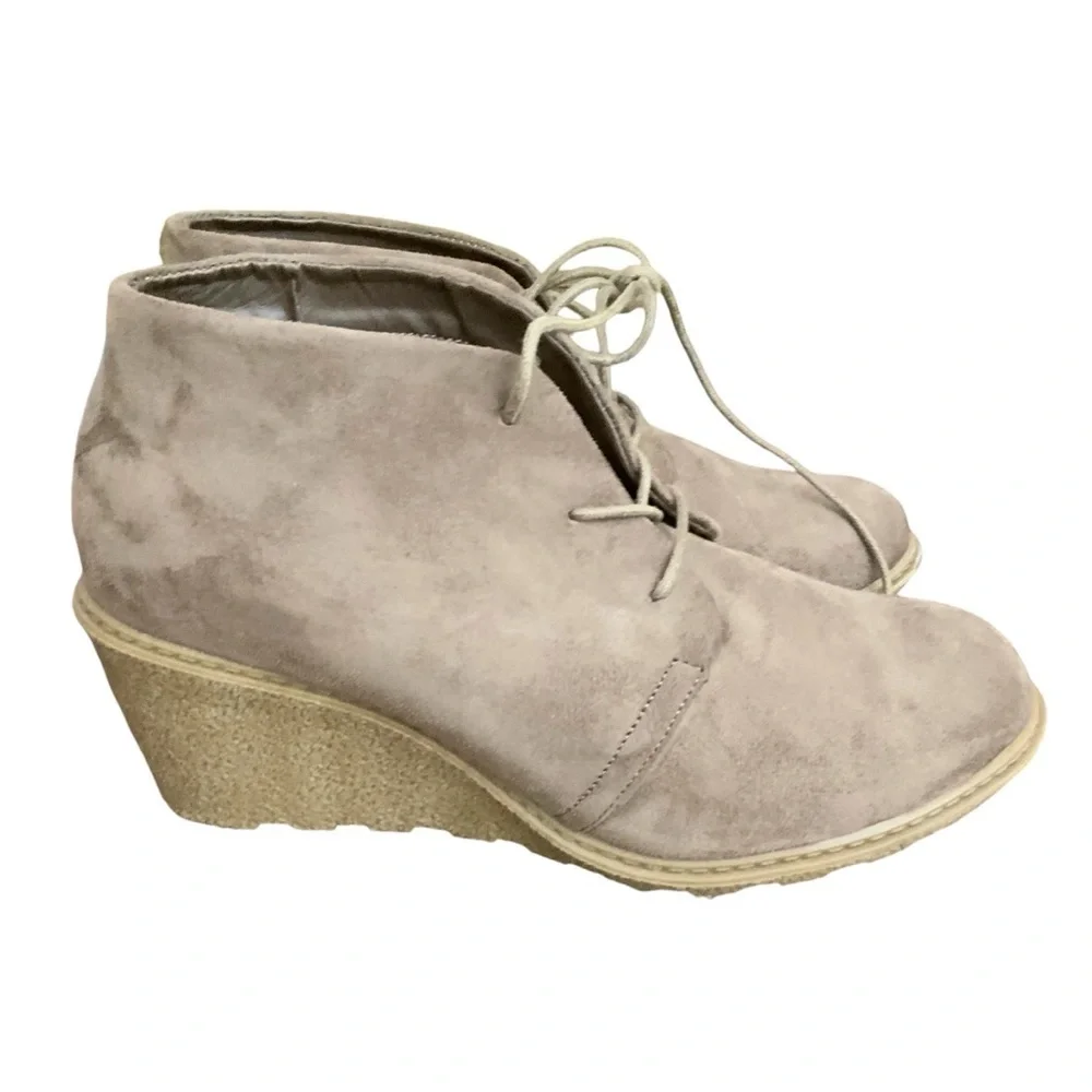 Cloudwalkers brown lace up boots. Size 9.5W